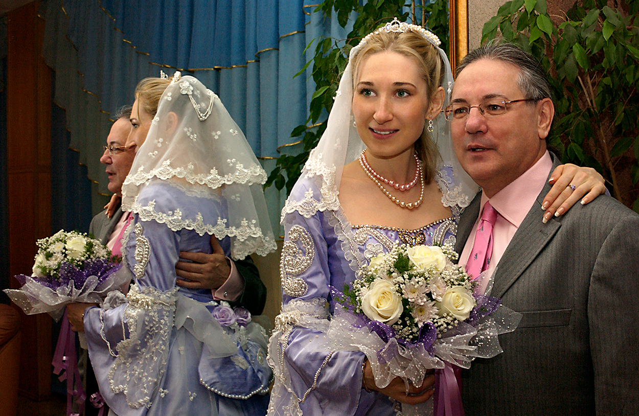 Natalya Bronzova Glamour dresses class=