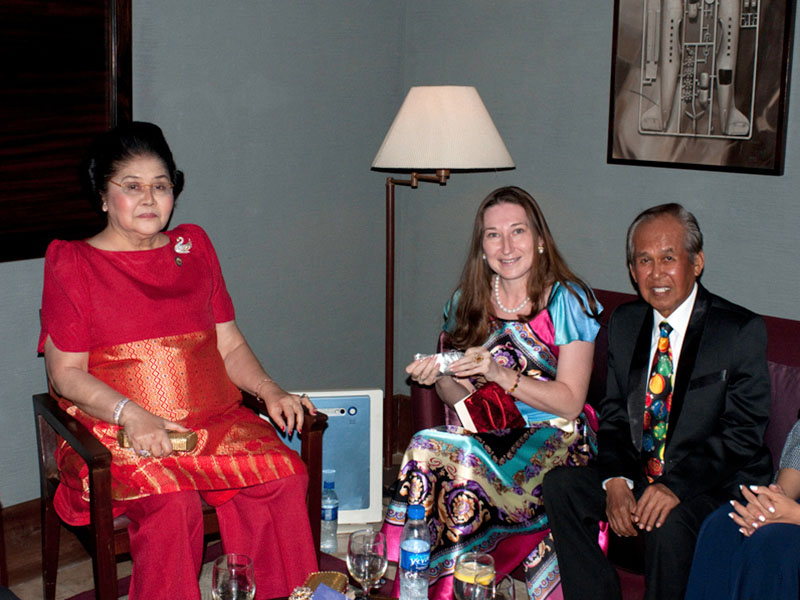 Souvenir pictures with Imelda R. Marcos