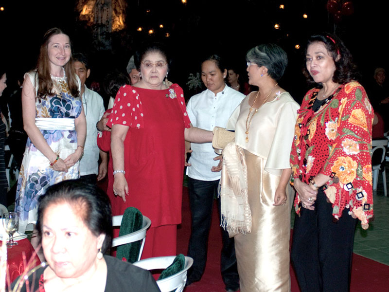 Souvenir pictures with Imelda R. Marcos