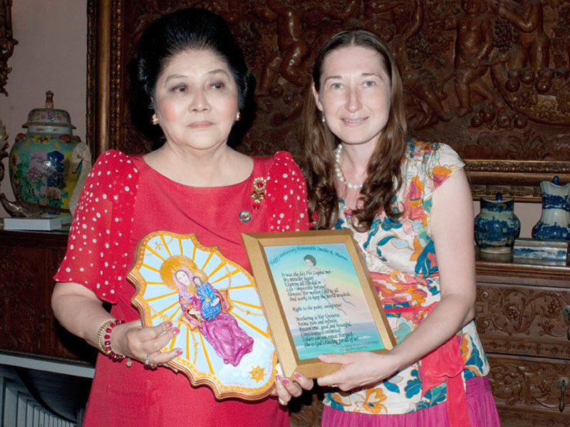 Natalya Bronzova greets Imelda Marcos with a poem and a hand painted icon for madam's anniversary Batac